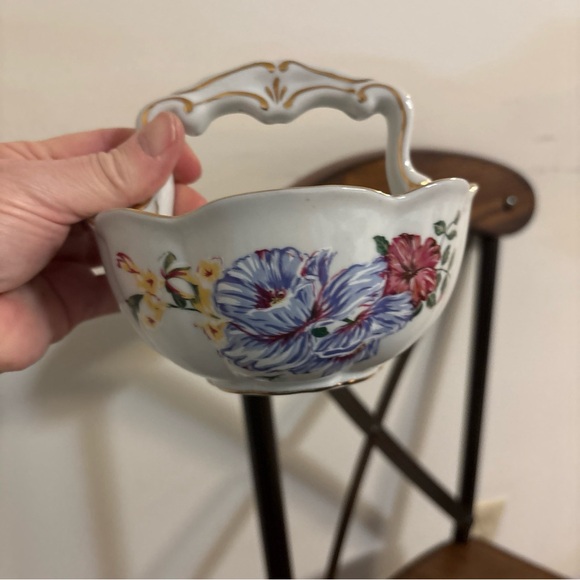 Royal Gallery Floral Basket - Picture 8 of 8